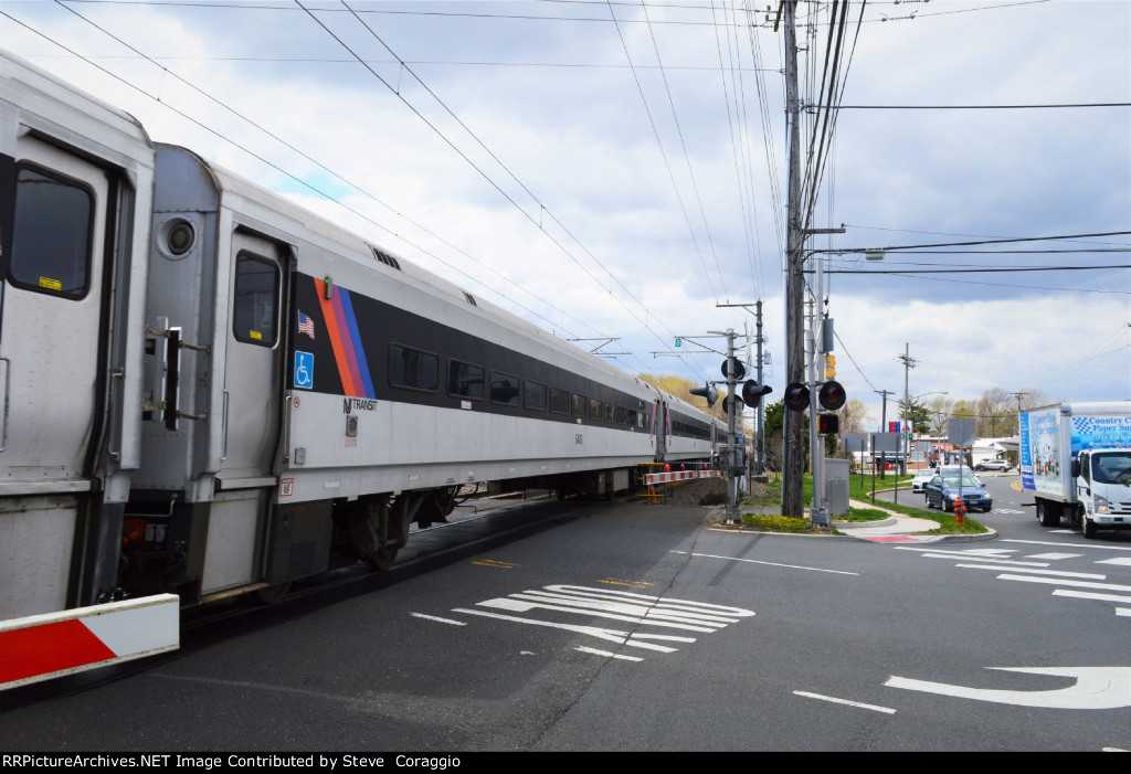 NJT 5409 on the Sycamore Avenue Grade. 